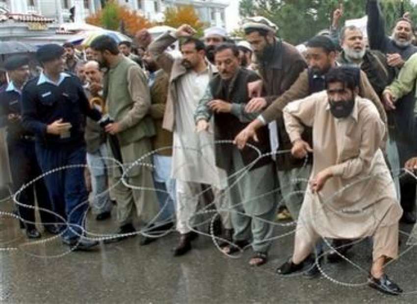 اسلام آباد،مشتعل افراد جسٹس افتخار چوہدری کی چیف جسٹس کے ..