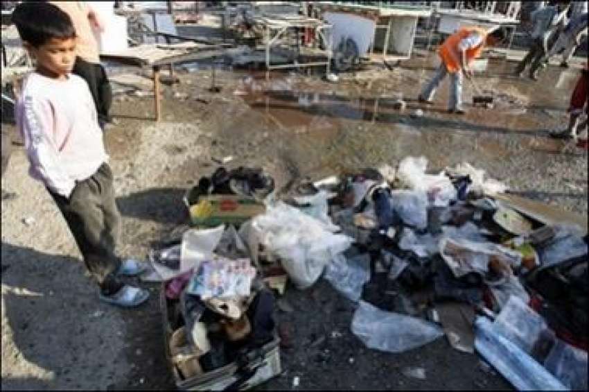الشہاب،ایک عراقی بچہ خودکش حملے میں ہلاک ہونیوالوں کے سامان ..