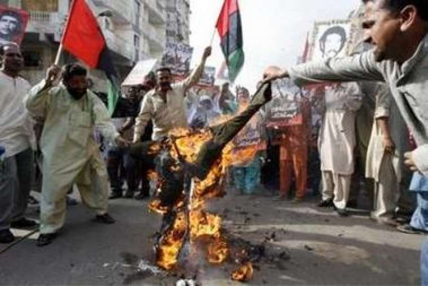 کراچی، اپوزیشن کی حکومت مخالف ریلی کے دوران مظاہرین صدر ..