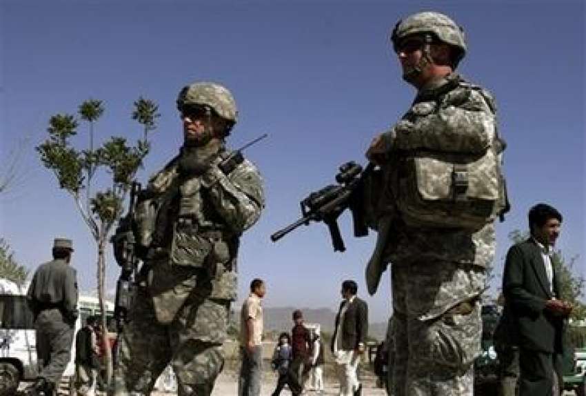 کابل،امریکی فوجی بم دھماکے میں تباہ ہونے والی جگہ کا معائنہ ..