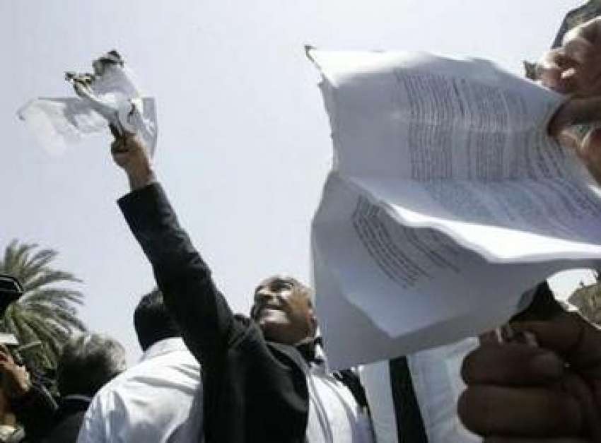 کراچی،وکلاء احتجاجی ریلی میں جسٹس افتخار چوہدری سے اظہار ..