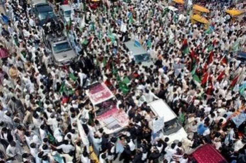 اسلام آباد،جسٹس افتخار چوہدری کا قافلہ ہزاروں افراد اور ..