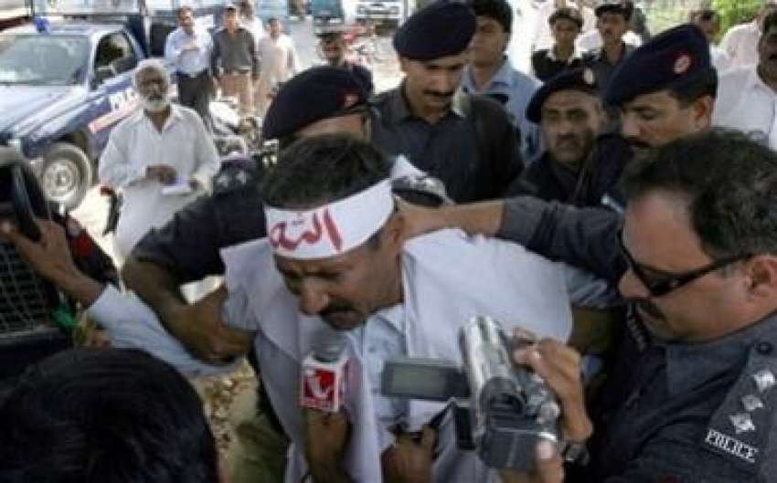 کراچی،پولیس اہلکار چیف جسٹس افتخار چوہدری کیخلاف صدارتی ..
