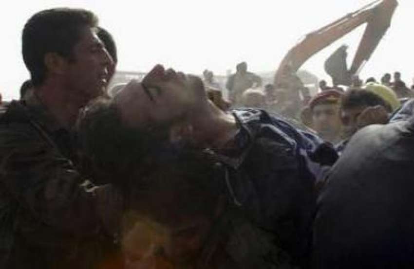 اربیل،عراقی فوجی بم دھماکے میں ملبہ ہو جانیوالی بلڈنگ میں ..