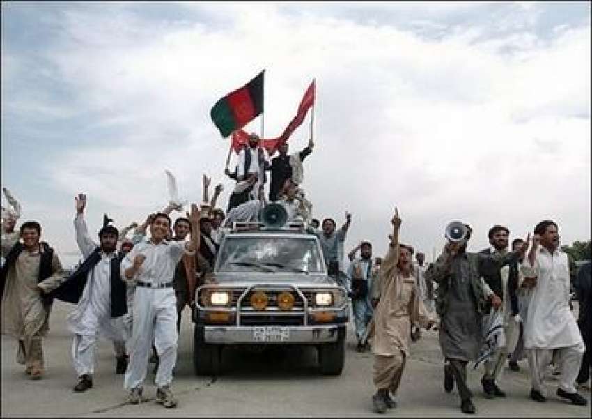 کابل،افغان شہری پاکستان مخالف ریلی میں شریک ہیں۔