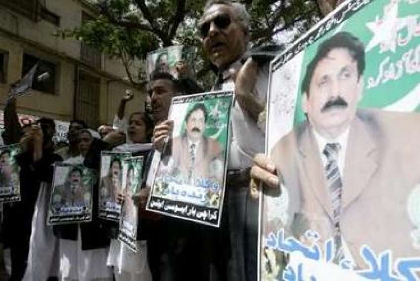 کراچی،حکومت مخالف ریلی میں‌وکلاء نے چیف جسٹس افتخار چوہدری ..