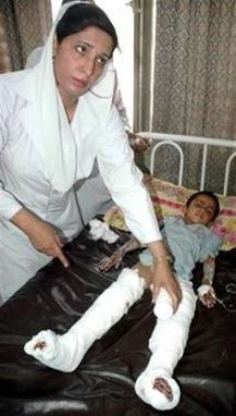 پشاور، ہائیکورٹ کے باہر بم دھماکے میں‌ زخمی ہونے والے ایک ..