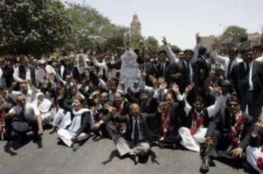 کراچی،وکلاء صدرمشرف کیخلاف احتجاجی مظاہرہ کر رہے ہیں۔