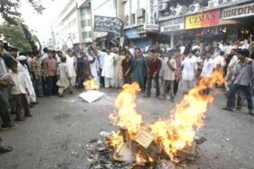 کراچی ، بجلی کے بندش کیخلاف شہری حکومت کیخلاف مظاہرے کے ..