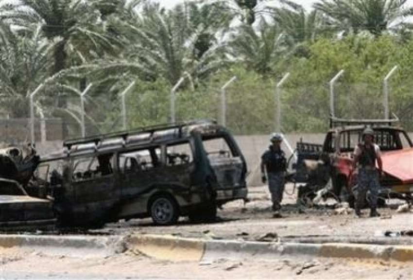 بغداد،عراقی فوجی الجاویداں علاقے میں خودکش حملے کی جگہ ..