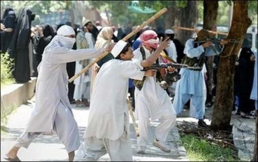 اسلام آباد،لال مسجد کے طلبا رینجرزاور پولیس اہلکاروں پر ..