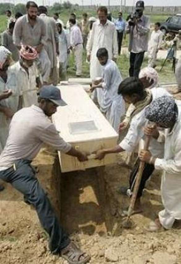 اسلام آباد، لال مسجد میں جاں بحق ہونے والوں کی میتیوں کے ..