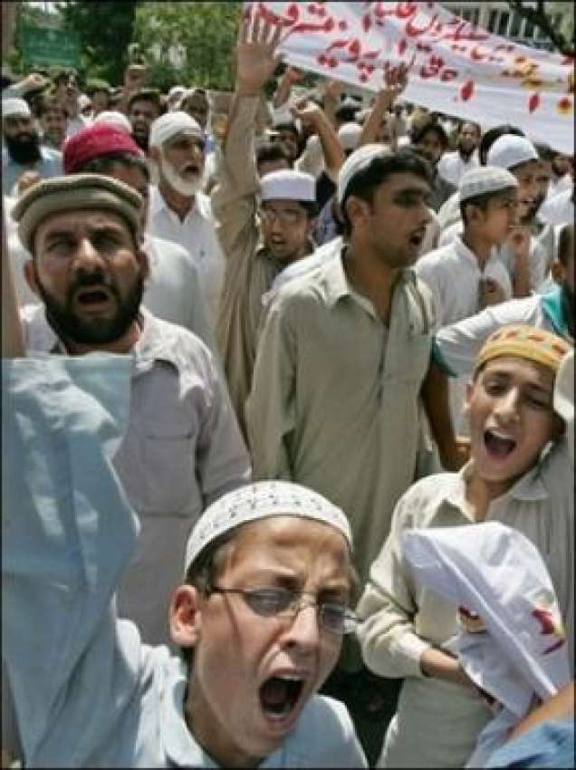 اسلام آباد،لال مسجد آپریشن کیخلاف سینکڑوں طلبا احتجاج کر ..
