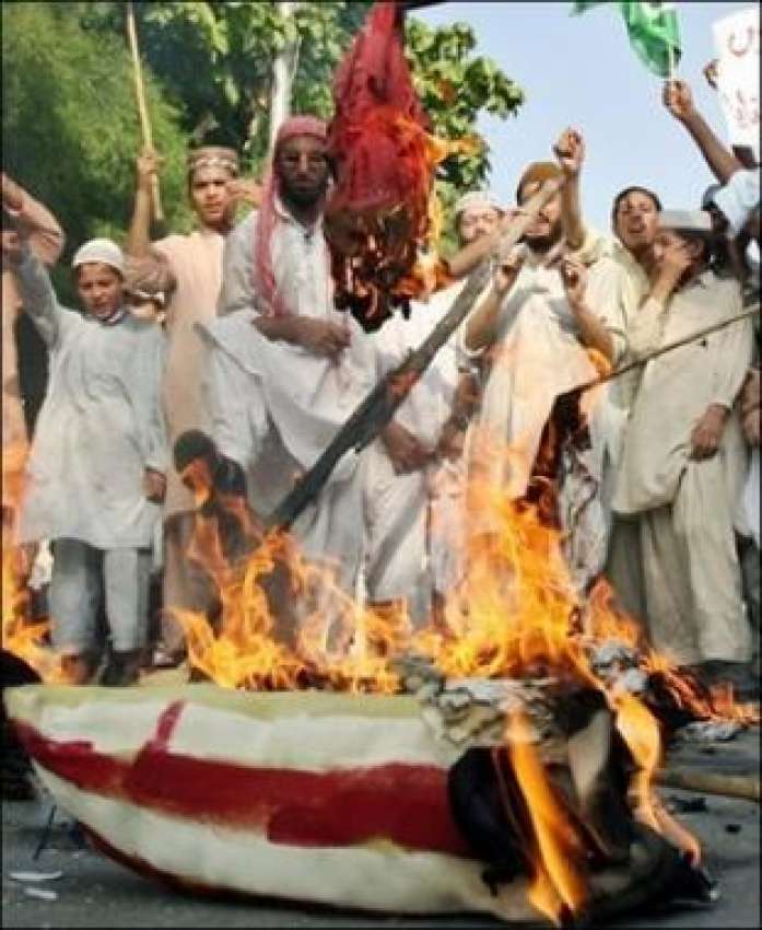 لاہور،لال مسجد آپریشن کیخلاف احتجاجی مظاہرے میں امریکہ ..