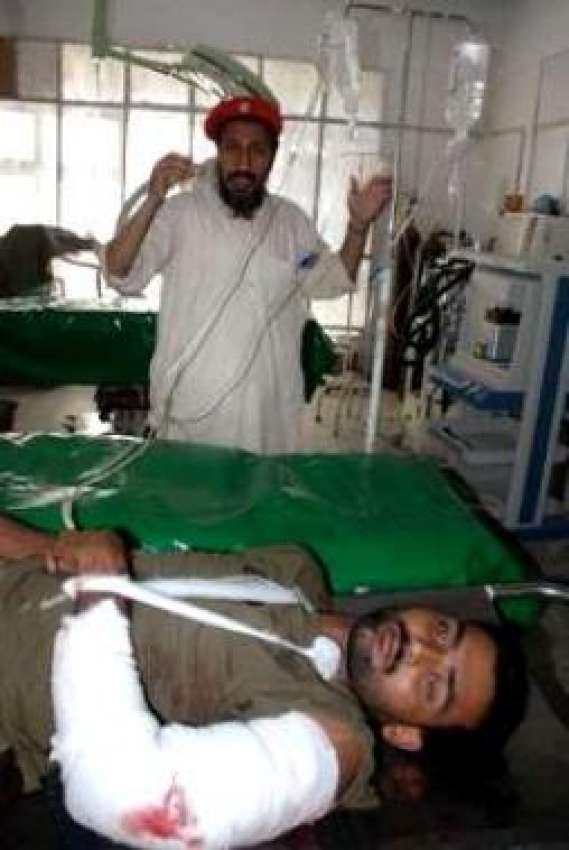 سوات، خود کش حملے میں شدید زخمی ہونے والے ایک فوجی کو ہسپتال ..
