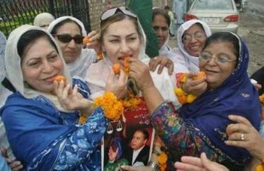 پشاور،سیاسی جماعتوں کی خواتین کارکن چیف جسٹس کو بحال کئے ..