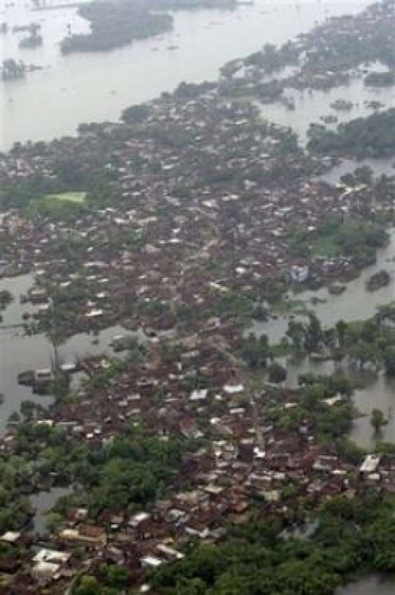بھارت،سیلاب سے متاثرہ بھارتی صوبہ بہار کی شہر کنگریا کا ..