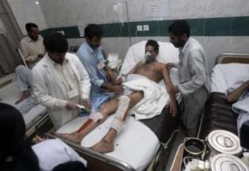 راولپنڈی،بم دھماکوں میں زخمی ہونیوالے افرادکو طبی امداد ..