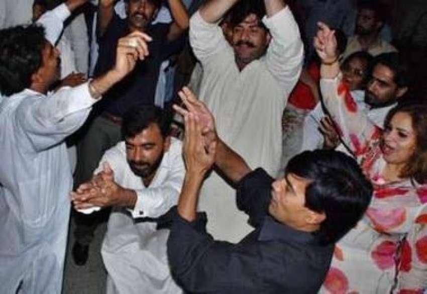 اسلام آباد،پیپلز پارٹی کے کارکن بینظیر بھٹو کی وطن واپسی ..
