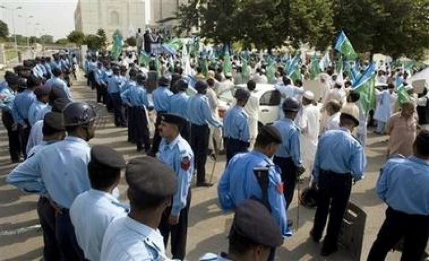 اسلام آباد،اپوزیشن جماعتوں‌کے احتجاجی مظاہرہ کے وقت پولیس ..