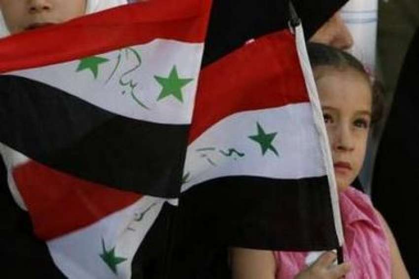 بغداد،ایک عراقی بچی مظاہرے میں قومی پرچم لہرا رہی ہے،سینکڑوں ..