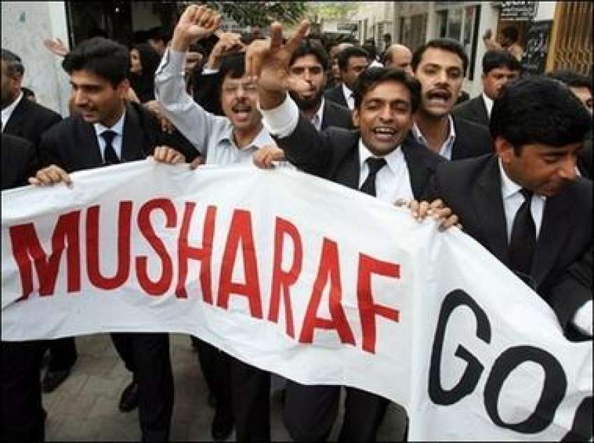 اسلام آباد،ایمرجنسی نفاذ کے پانچوں دن وکلا احتجاج کر رہے ..