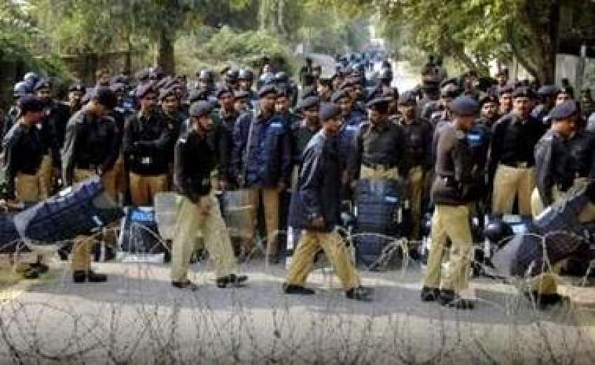 اسلام آباد، بلاول ہائوس کے باہر پولیس کی ایک بڑی نفری تعینات ..