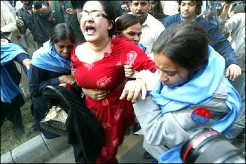 راولپنڈی، پیپلز پارٹی کی خواتین کارکنوں کو پولیس گرفتار ..