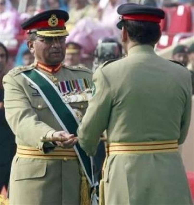 راولپنڈی،صدر مشرف ایک تقریب  میں‌جنرل اشفاق پرویز کیانی ..