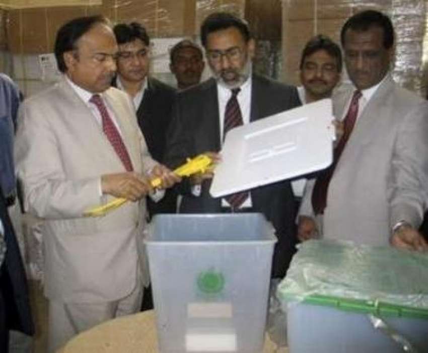 کراچی،سیکرٹری الیکشن کمیشن اور دیگر حکام انتخابات2008کیلئے ..