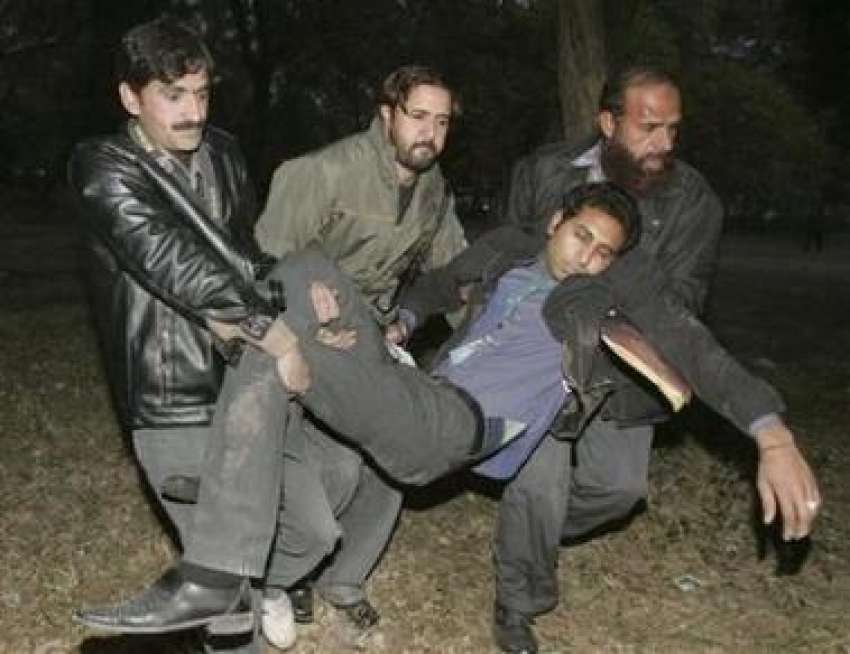 اسلام آباد،صحافی پولیس کے لاٹھی چارج سے زخمی ہونیوالے اپنے ..