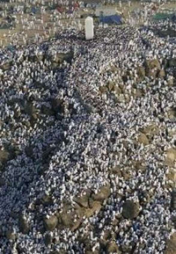 مکہ،لاکھوں عازمین جبل الرحمت کے میدان عرفہ میں وقوفہ کا ..