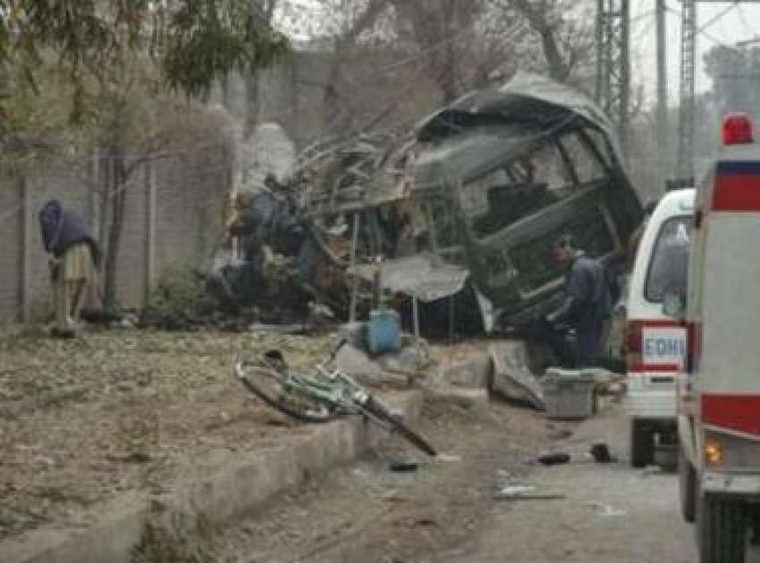 راولپنڈی،خودکش دھماکے سے تباہ ہونے والی گاڑیوں کاسیکورٹی ..