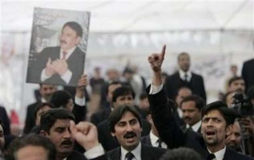 اسلام آباد،وکلا کنونشن کے دوران معزول چیف جسٹس افتخار چوہدری ..
