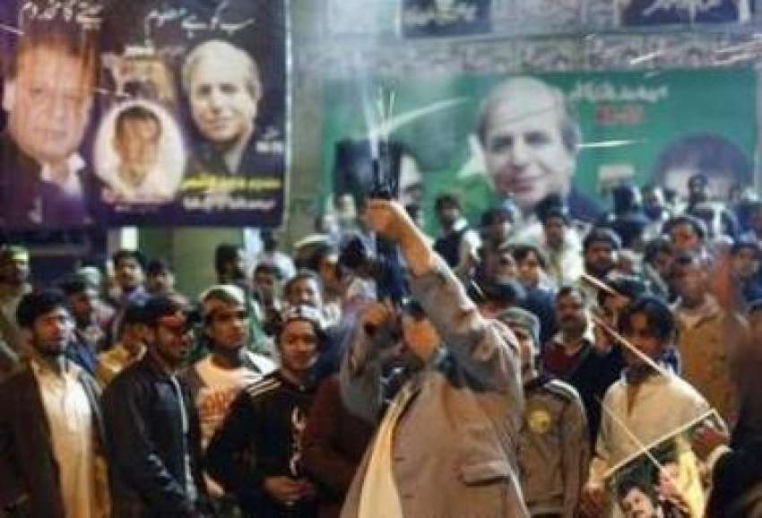 راولپنڈی،غیرحتمی نتائج کے اعلان کے بعد مسلم لیگ ن کے کارکن ..
