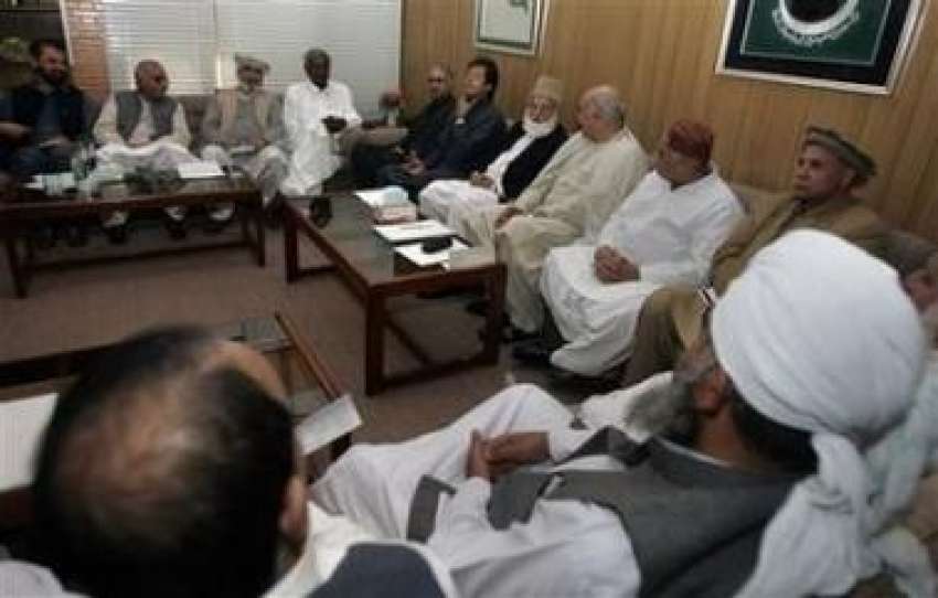 اسلام آباد،اے پی ڈی ایم اتحاد کے رہنما اجلاس میں‌شریک ہیں۔