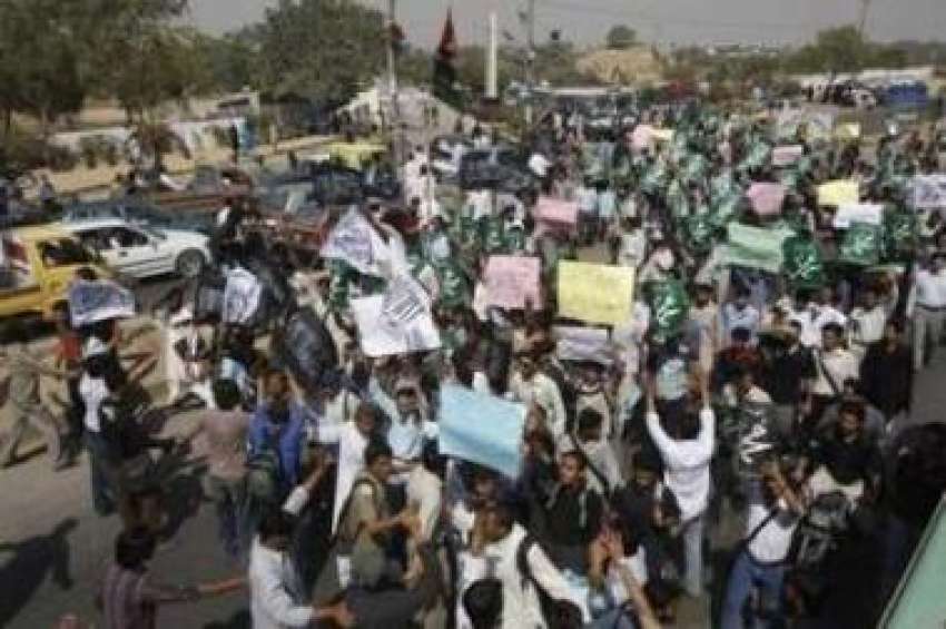 کراچی،سینکڑوں طلبا ڈنمارک کے اخبارات میں گستاخانہ خاکوں ..