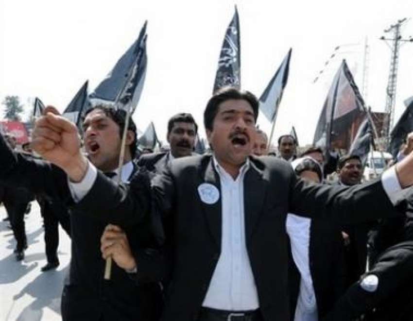 راولپنڈی،پاکستانی وکلاء ہفتہ سیاہ پرچم  کےسلسلہ میں نکاللی ..