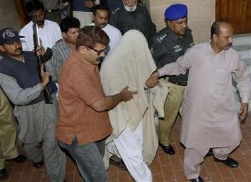 کراچی،پولیس اہلکار سانحہ کارسازکے مبینہ ملزم قاری سیف اللہ ..