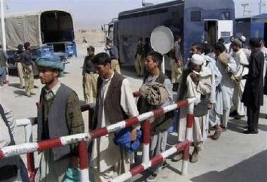 چمن،پاکستانی حراست سے رہا ہونیوالے افغان شہری بارڈر کراس ..