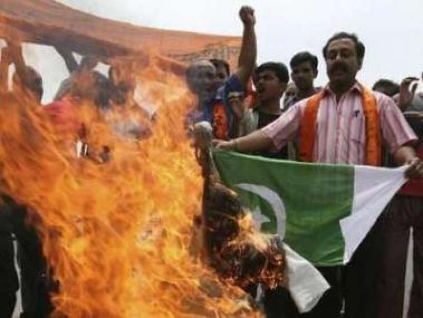سرینگر،بی جے پی کے کارکن احتجاجی مظاہرے کے دوران پاکستانی ..