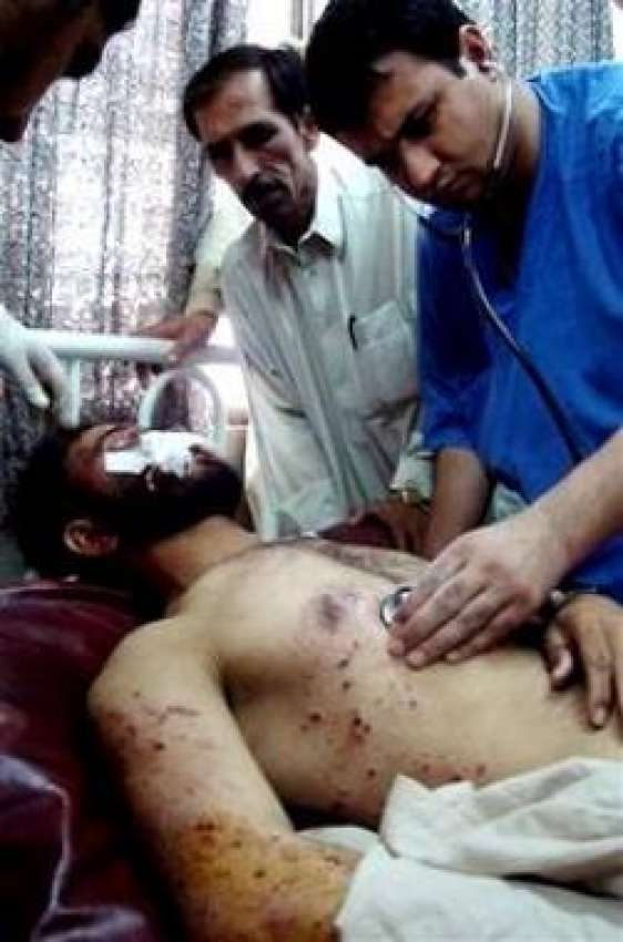 پشاور، افغان افواج کی فائرنگ اور گولہ باری سے شدید زخمی ..