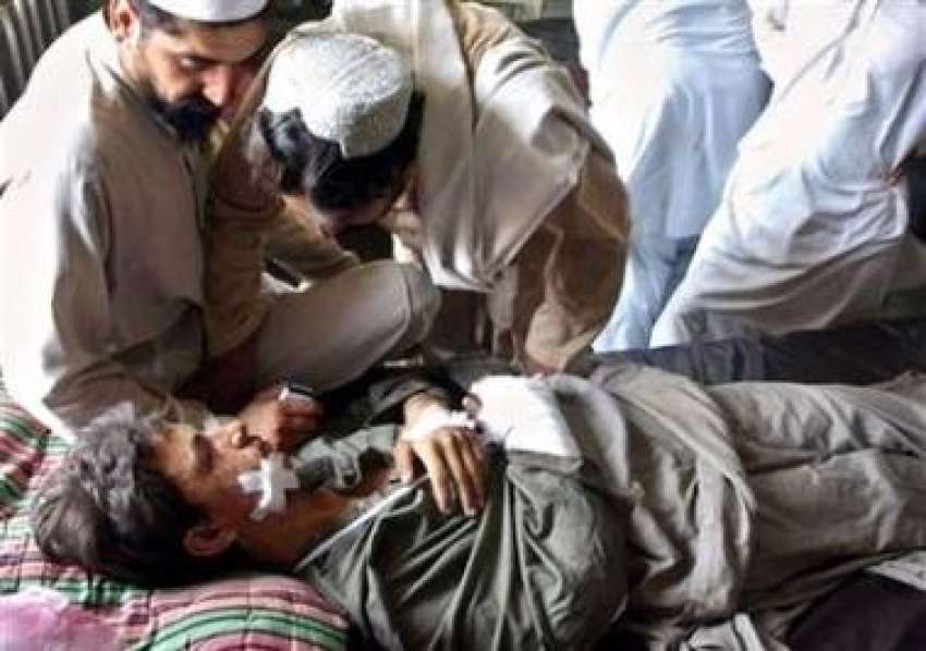 پشاور، افغان افواج کی فائرنگ اور گولہ باری سے شدید زخمی ..