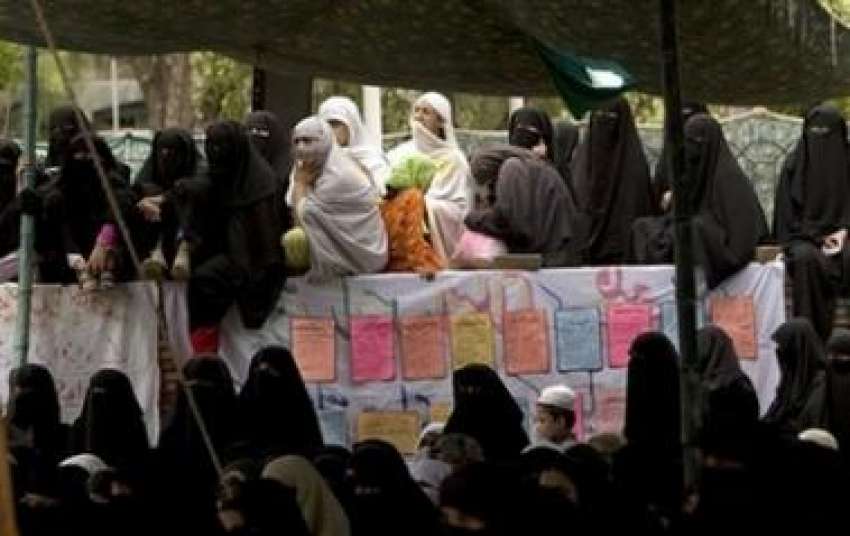 اسلام آباد،خواتین کی ایک بڑی تعداد لال مسجد میں‌ہونیوالی ..