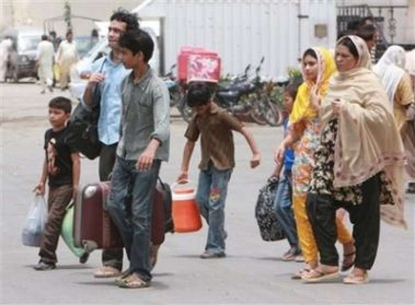 کراچی،پیٹرولیم مصنوعات کی قیمتوں میں اضافے کیخلاف ٹرانسپورٹرز ..