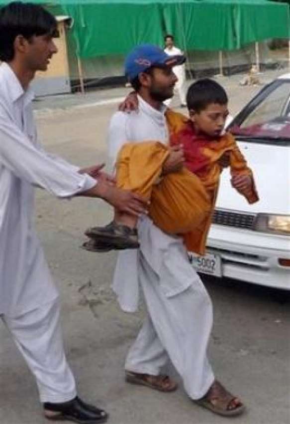 سوات،مقامی شہری خودکش حملے میں زخمی ہونیوالے بچے کو طبی ..