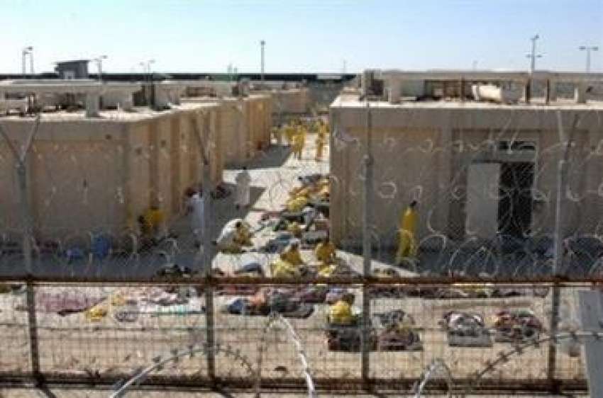 بغداد، امریکہ کی بنائی ہوئی ایک جیل کا منظر جس میں قیدی اپنے ..