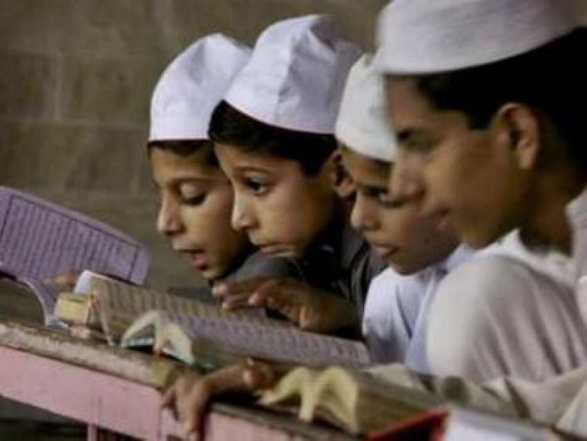 اسلام آباد،چھوٹے بچے مقامی مسجد میں پہلے روزے کے موقع پر ..