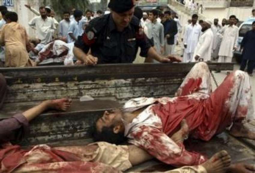 پشاور،پولیس چیک پوسٹ  پر خودکش کار بم حملے میں زخمی و جاں‌بحق ..