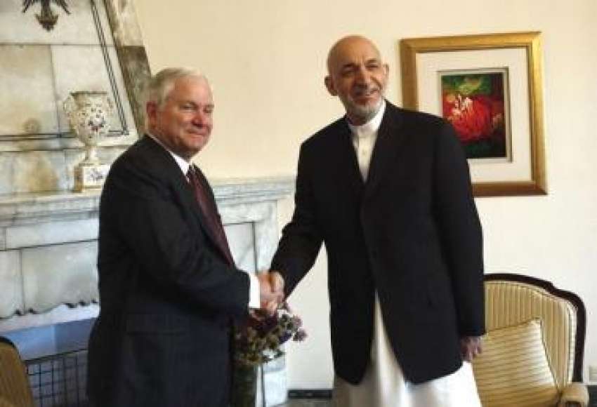 کابل،افغانستان کے صدر حامد کرزئی امریکی وزیر دفاع رابرٹ ..